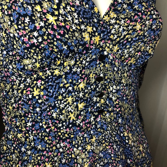 Leith Nordstrom floral peplum hem top Size Medium - Picture 9 of 9